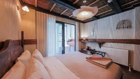 Elwood Hotel Отели в г. Camlitepe Koyu