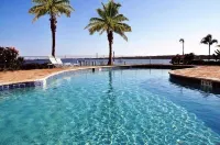 Bayview Balcony Condo, Hot tub & pool & Rum Bar! Hotels in Seminole