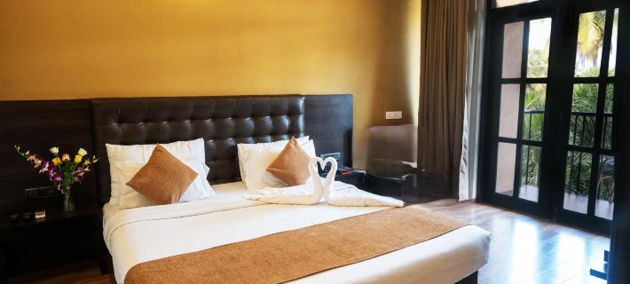 Sinq Beach Resort โรงแรมในคาแลนกูต