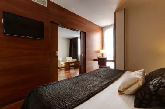 Acevi Villarroel Photos