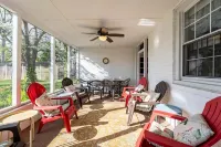 Welcome Home: Comfortable Home for Families, Pets, Remote Workers