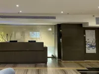 로렌 서비스드 아파트먼트 코르니체 릴라티 주변 호텔