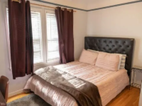 Bright Comfortable Home in Van Nuys Hotels in Van Nuys