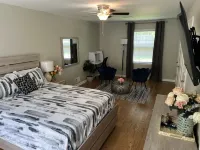 *Private/Contempo/Cozy/House & pool/17 min from ATL & in the Atlanta Metro Area* Hotels near Finish Line