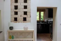 The Dovecote, Historic Cottage in a Peaceful Garden Hotels in Letcombe Regis