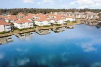 Stunning 2BR 4beds waterfront condo close to the beach!