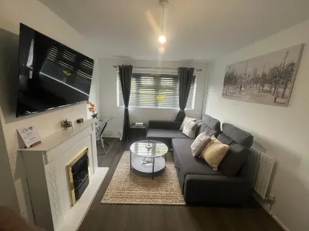 Serene Escape Cosy Apartment in Wolverhampton Отели рядом с достопримечательностью «Университет Уольверхэмптон»