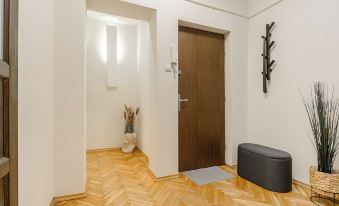 Lumina 2-Level Charming Apart