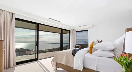 Bayview Luxe Entertainer Pool & World Class View