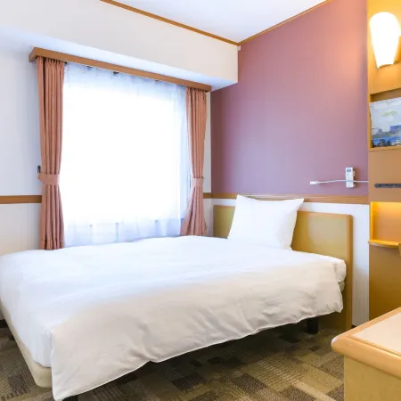 Toyoko Inn Yokohama Tsurumi Eki Higashi Guchi Отели рядом с достопримечательностью «Железнодорожная станция Кикуна»