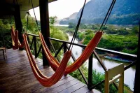 Riverview Bungalows & GH Hôtels à : Nong Khiaw