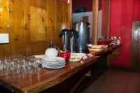 Marcopolo Inn Hostel Bariloche - Bữa sáng