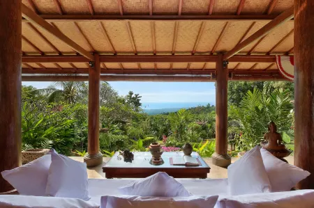 Villa Patria Отели рядом с достопримечательностью «GKII BUKIT KALVARI BANYUSERI»