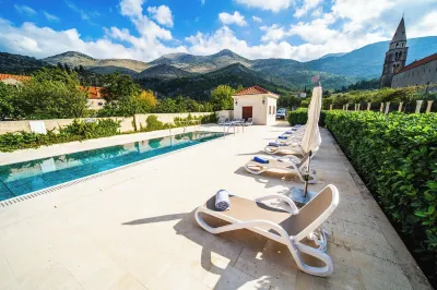 Apartments Villa Riva Hotels near Elafitski otoci