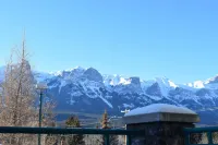 Pocaterra Inn and Waterslide - Mountain view