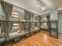 Outpost Hostel - Coron - Adults Only