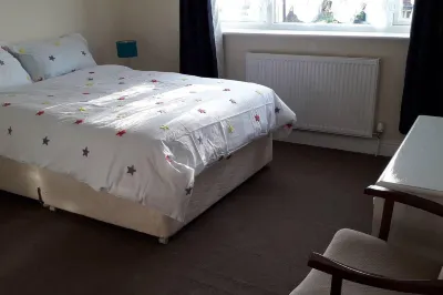 Homely 4-Bed House in Manchester