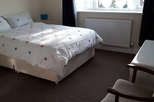 Homely 4-Bed House in Manchester Hotels in Sale