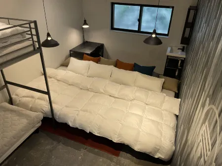 Bench Отели рядом с достопримечательностью «Kanagawa Prefectural Ofuna Botanical Garden»