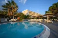 Ninos Grand Beach Hotel & Resort - Beach