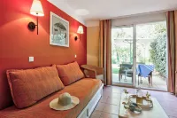Résidence Pierre & Vacances le Hameau de la Pinède فنادق في Giens