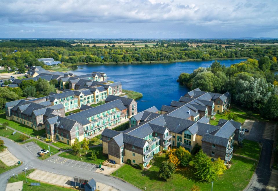 De Vere Cotswold Water Park - Housity