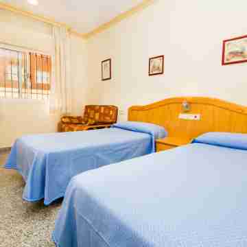 Hostal Los Corchos Rooms