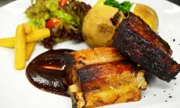 Three Crowns Residents - sarapan