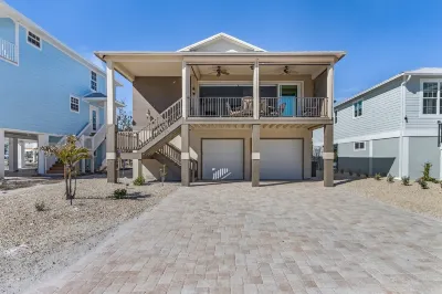 109 Gulfview Avenue - Beautiful Private Pool Home Mid Island Home