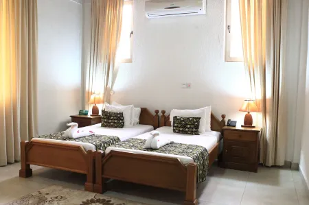 Coconut Grove Beach Resort Отели рядом с достопримечательностью «Сан-Жоржи-да-Мина»