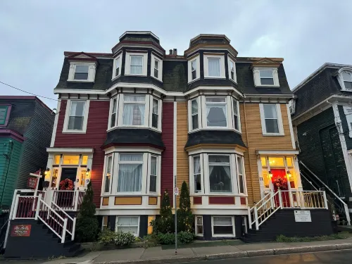 The Roses Heritage Inn - Bed and Breakfasts