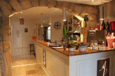 Aux Prisons de Montagny Отели в г. Серезен-дю-Рона