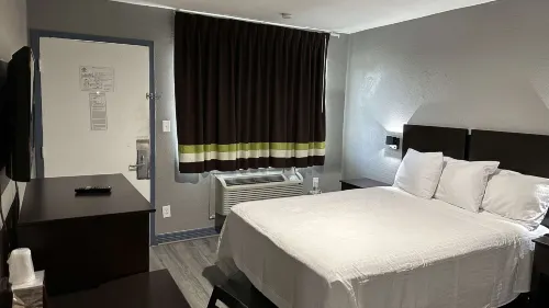 Americas Best Value Inn & Suites-Groves/Port Arthur - Parking