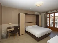 Hotel Central Hotels near Maison Tavel