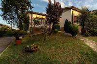 Villa Olivia in Lucca Hoteller i Mugnano