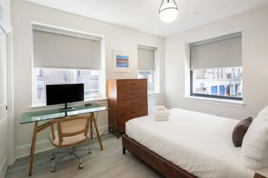 โซซูท แอท ฟร็นช์ ควอเตอร์ส์ - ริทเทนเฮาส์ สแควร์