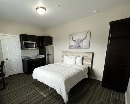 Longhorn Flats Hotels in Eddy County