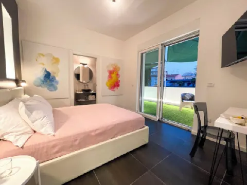 Enjoy Living Отели в г. 