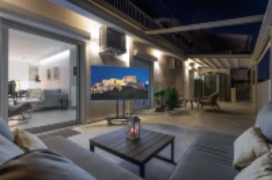 Sunny & Luxurious Penthouse with Terrace