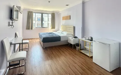 Sydney Riseon Hotel Hotels near Michael Mobbs' Sustainable House