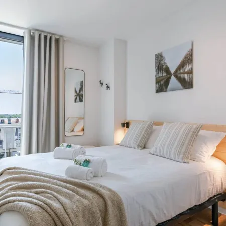 Huswell - Cosy Apartment with Frontal Seaview