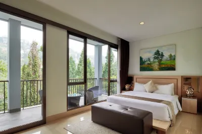 Magenta Hill View Villa 6 Bedrooms with a Private Swimming Pool and Movie Room Hotels in Mekarsaluyu