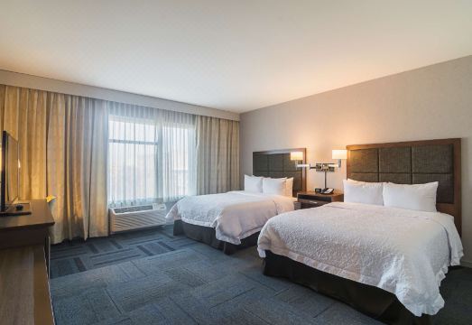 햄프턴 인 시카고 노스-로욜라 스테이션 외관