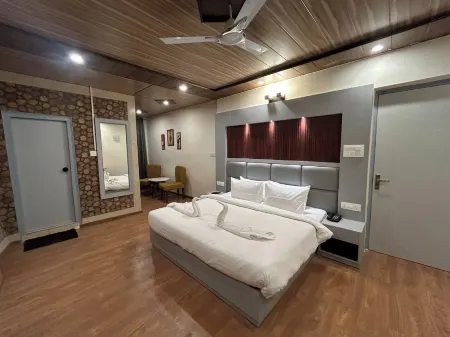 Aamod Feather Touch Отели рядом с достопримечательностью «Найнитал көлү»