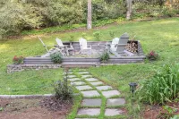 2-Bedroom House with Spacious Outdoor Living area in Mirror Lake neighborhood