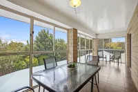 Great Divide Motor Inn Hotels in East Toowoomba