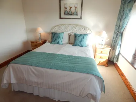 Stunning location, superior quality barn, open all year, swimming pool, hot tub Отели в г. Сейнт Сампсон