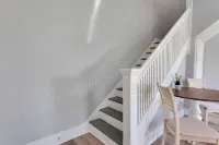 Miller House-Modern Remodel 2BR Historic Townhome blocks to downtown Noblesville