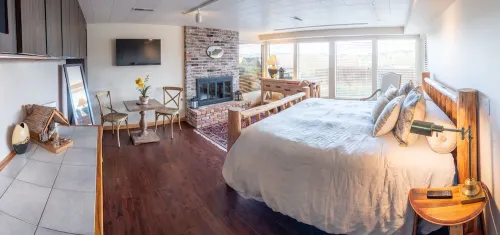 Woodinville Wine Country Tuscan/Chateau Style Home w/ Winery. Wines by appt. Hotels in Cottage Lake