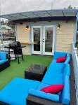 Delightful 1- bedroom floating home w free parking 올림피아 호텔